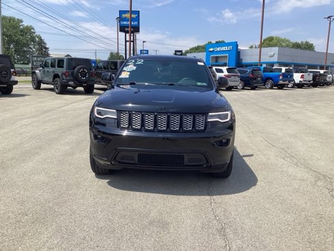 Used 2022 Jeep Grand Cherokee Laredo X image 2