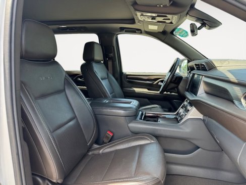 Used 2021 GMC Yukon XL Denali w/ Advanced Technology Package image 14