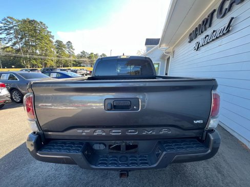 Used 2020 Toyota Tacoma TRD Off-Road image 4