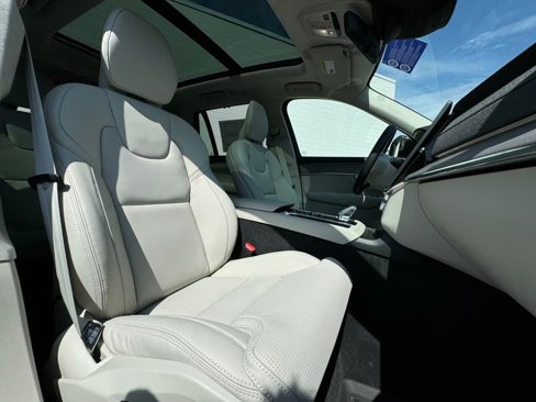 New 2026 Volvo XC90 B5 Ultra image 17