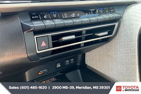 Used 2025 Toyota Camry XLE image 22
