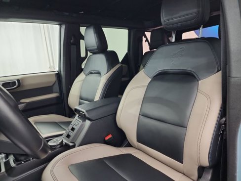 Used 2023 Ford Bronco Wildtrak image 32