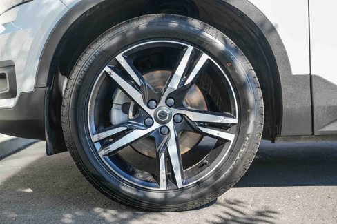Used 2022 Volvo XC40 T5 R-Design image 9