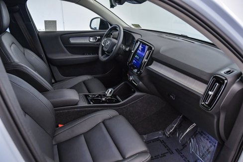 Certified 2025 Volvo XC40 B5 Ultra w/ Climate Package image 15