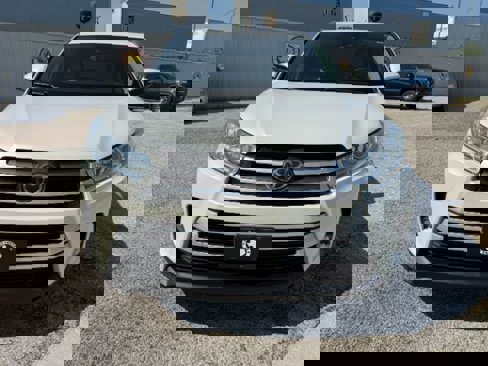 Used 2018 Toyota Highlander FWD V6 image 2