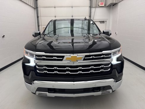 Used 2025 Chevrolet Silverado 1500 LTZ w/ Z71 Off-Road Package image 2