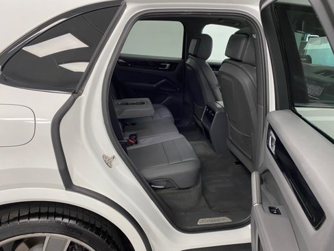 Used 2021 Porsche Cayenne image 38