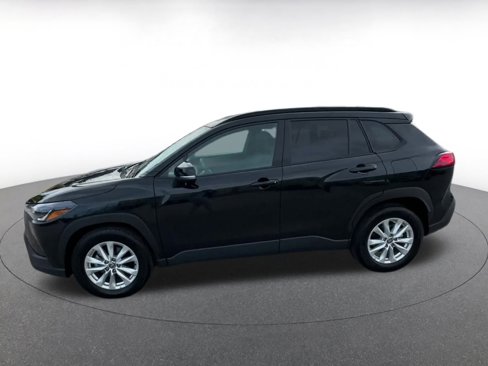 Used 2025 Toyota Corolla Cross LE image 9