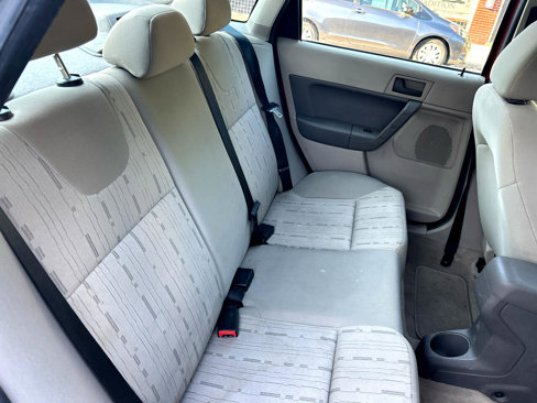 Used 2009 Ford Focus SE image 12