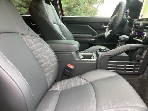Used 2025 Toyota Tacoma TRD Off-Road image 5