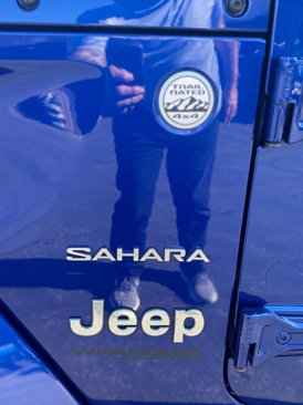 Used 2019 Jeep Wrangler Unlimited Sahara w/ Advanced Safety Group image 9