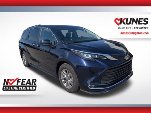 Used 2024 Toyota Sienna XLE image 1
