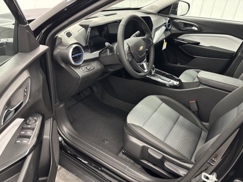 New 2025 Chevrolet Trax LT w/ Driver Confidence Package image 10