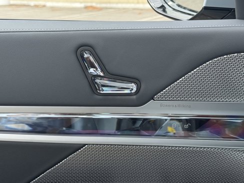New 2026 BMW 750e xDrive image 19