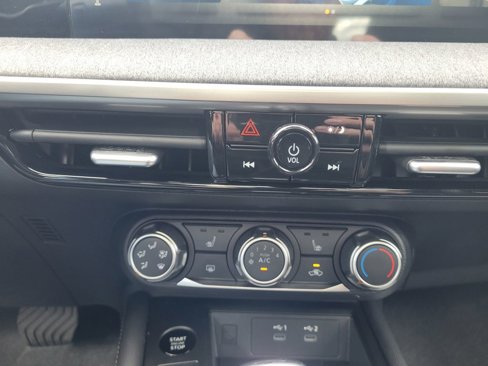 New 2025 Nissan Kicks SV w/ SV Premium Package image 23