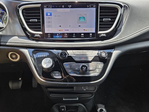 New 2026 Chrysler Pacifica Select image 8
