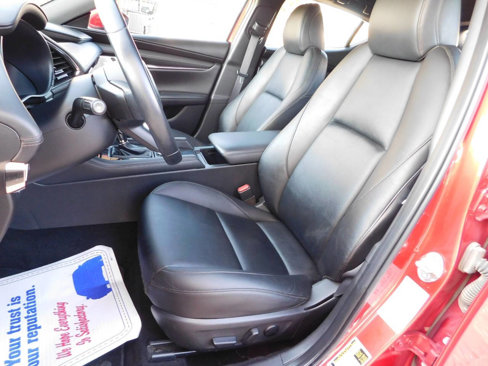 Used 2019 MAZDA MAZDA3 Hatchback w/ Preferred Package image 9