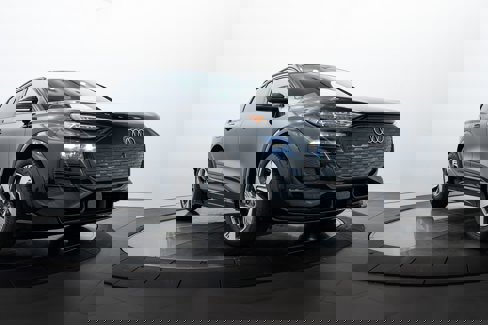 New 2025 Audi Q6 e-tron Prestige image 1