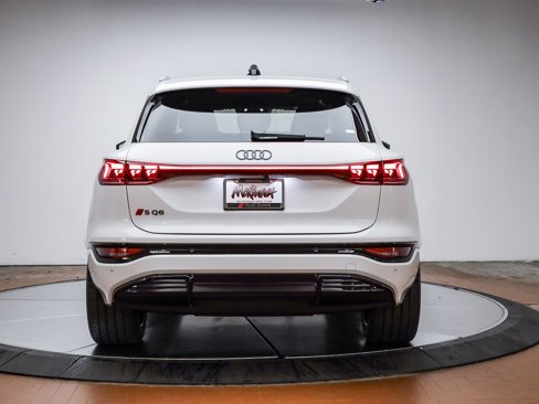 New 2025 Audi SQ6 e-tron Prestige image 9