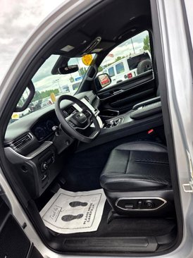 Used 2024 Jeep Wagoneer Series II w/ Flexible Seating Group image 9