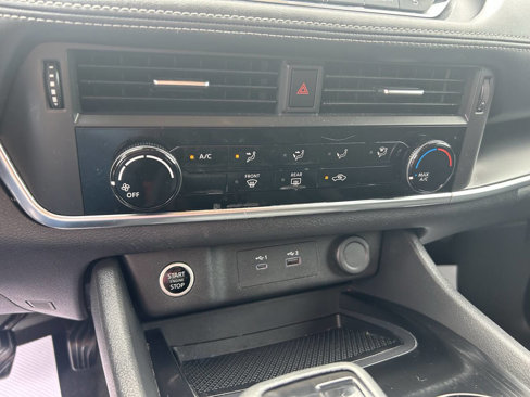 Used 2023 Nissan Rogue S image 25