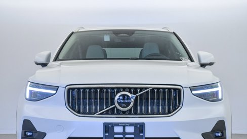 New 2025 Volvo XC40 B5 Plus w/ Protection Package Premier image 8