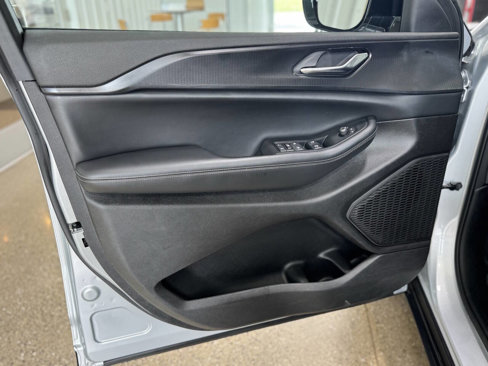 Used 2024 Jeep Grand Cherokee L Laredo image 19