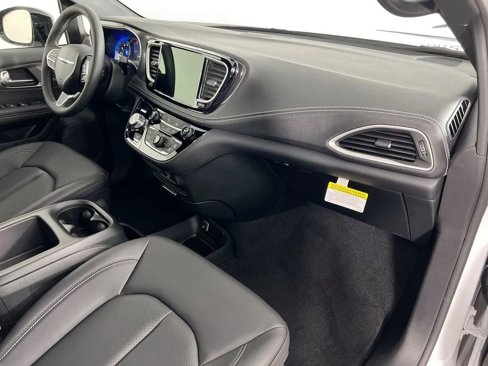 New 2026 Chrysler Pacifica Select image 30