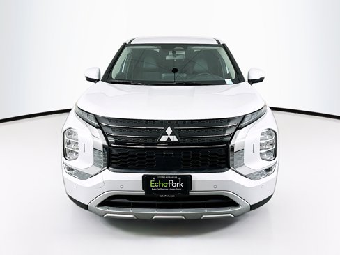 Used 2024 Mitsubishi Outlander SE image 2