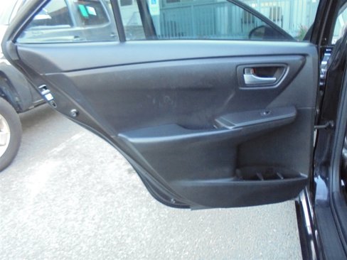 Used 2017 Toyota Camry SE image 25