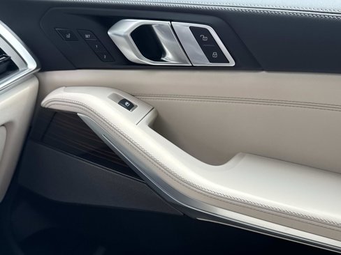 New 2026 BMW X7 M60i w/ Executive Package image 22