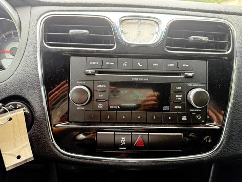 Used 2011 Chrysler 200 Touring image 39