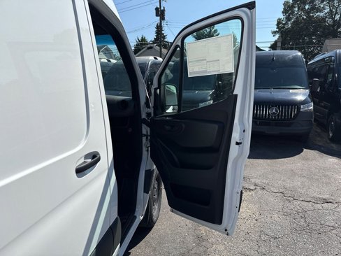Used 2025 Mercedes-Benz Sprinter 2500 image 18