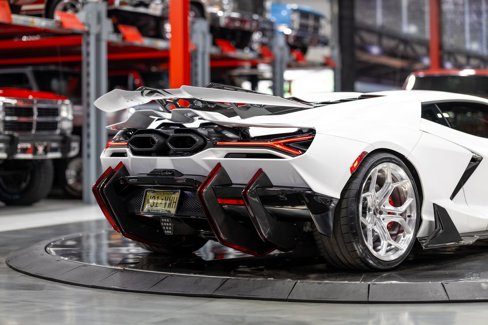 Used 2024 Lamborghini Revuelto image 30