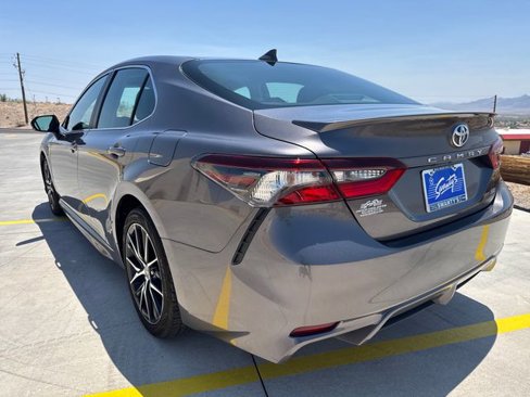 Used 2023 Toyota Camry SE image 3