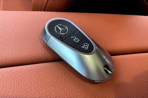 Used 2025 Mercedes-Benz GLC 350e 4MATIC image 14