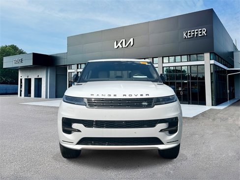 Used 2025 Land Rover Range Rover Sport Dynamic SE image 3