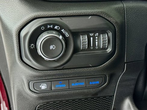 Used 2021 Jeep Wrangler Unlimited Sahara w/ Cold Weather Group image 9