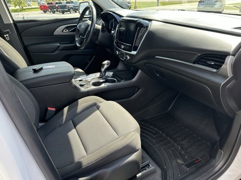 Used 2021 Chevrolet Traverse LT image 17