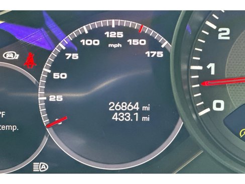 Used 2022 Porsche Cayenne image 32