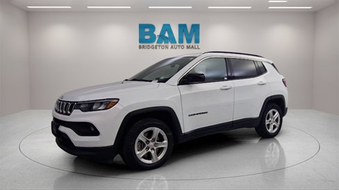 Used 2024 Jeep Compass Latitude image 3