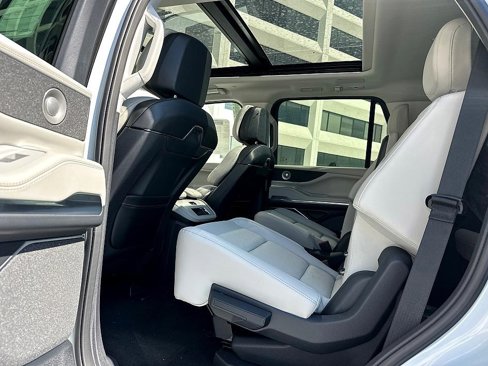 New 2025 Lincoln Navigator Reserve image 23