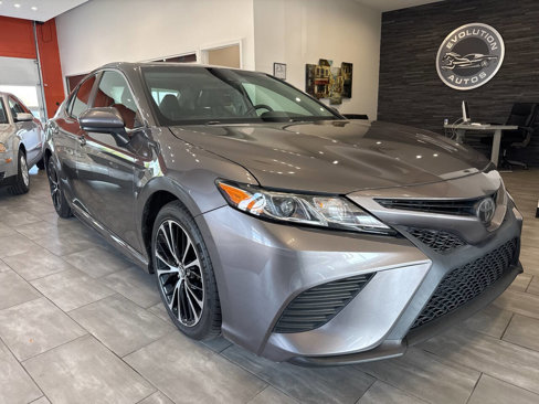 Used 2018 Toyota Camry SE image 2