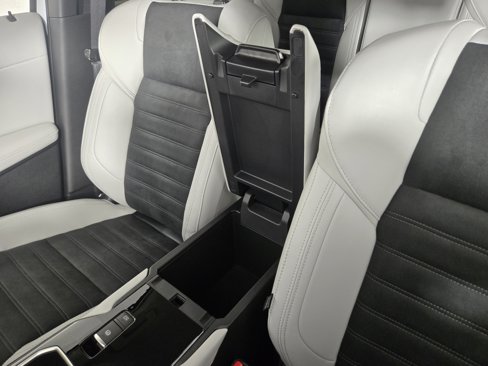 New 2025 Mitsubishi Outlander SE image 28