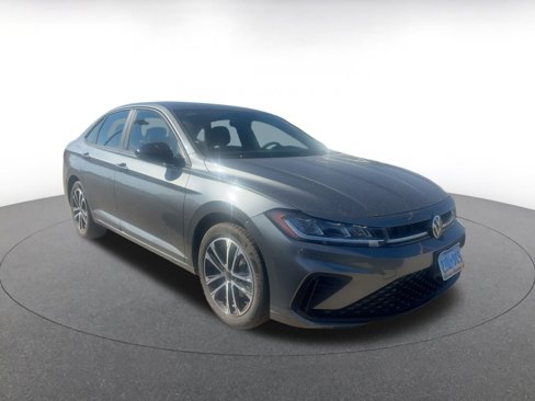 Used 2025 Volkswagen Jetta Sport image 2