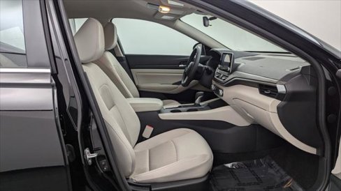 Used 2025 Nissan Altima 2.5 SV image 21