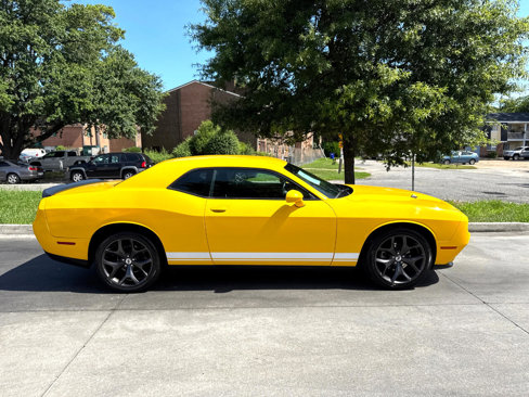 Used 2017 Dodge Challenger SXT image 3