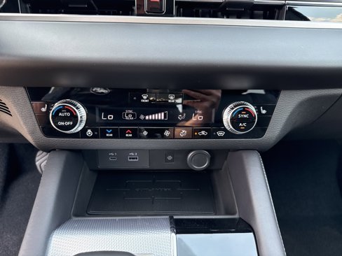 New 2025 Mitsubishi Outlander SEL image 29
