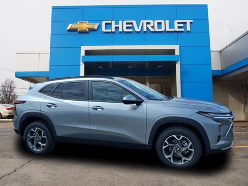 New 2025 Chevrolet Trax LT w/ LT Convenience Package image 2