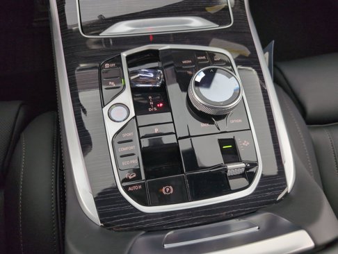 New 2026 BMW X7 M60i image 15